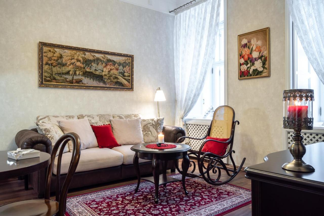 Classic Apartments In Old Town Tallinn Exterior photo