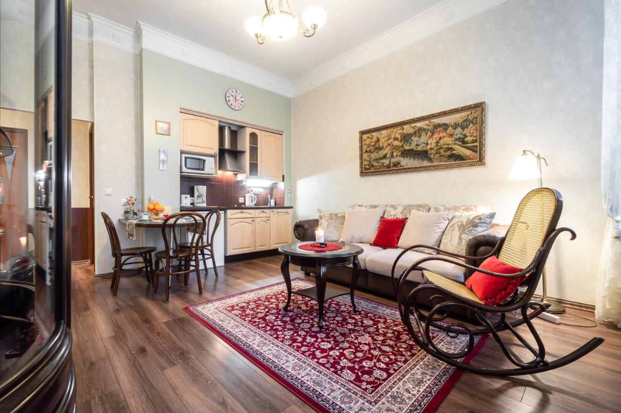 Classic Apartments In Old Town Tallinn Exterior photo